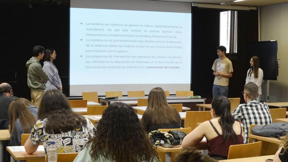 Los seis proyectos se presentaron este jueves en la facultad de Educación y Trabajo Social. |   // DUVI