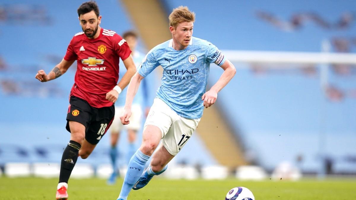 Kevin De Bruyne y Bruno Fernando jugando un derbi de Manchester