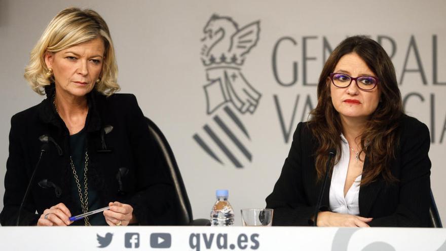 Gabriela Bravo presenta la ley junto a Oltra.