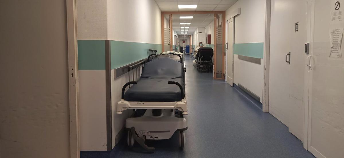 Un pasillo de la zona de Urgencias del Hospital Montecelo, ayer por la mañana, donde se evitó poner a pacientes.