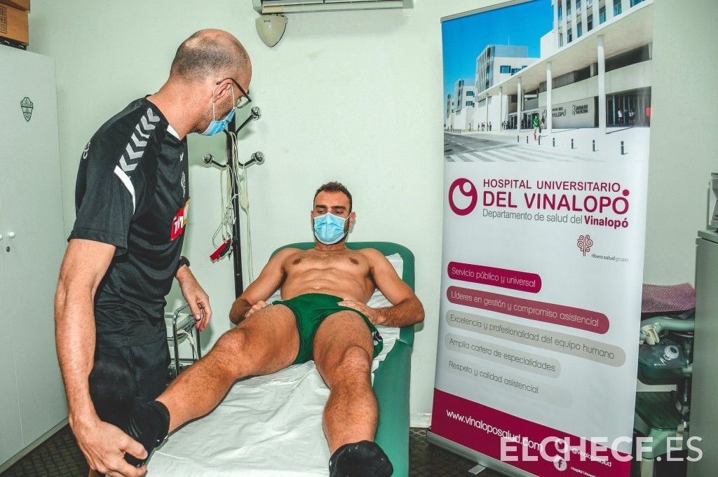 Los jugadores del Elche comienza a pasar las pruebas médicas