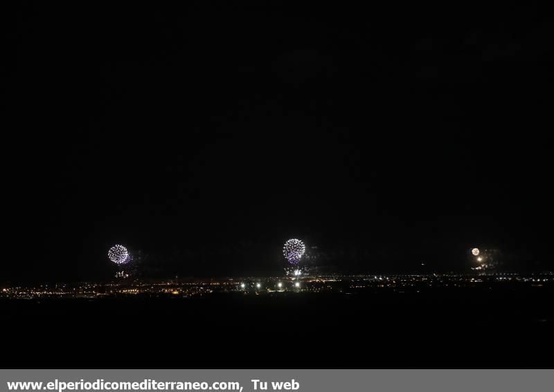 Triple castillo de fuegos artificiales en Burriana