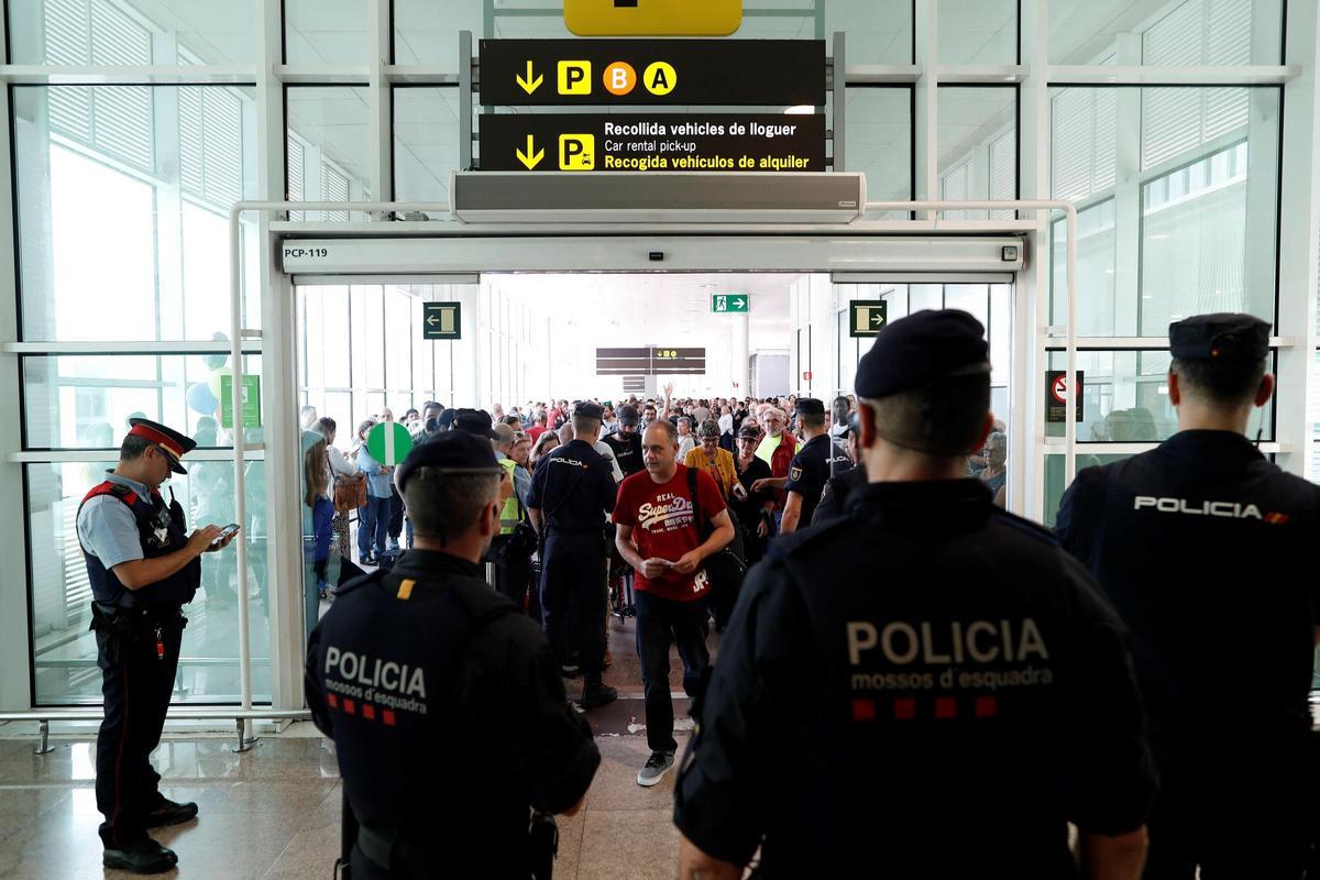 Controles en los accesos al aeropuerto del Prat del Llobregat.