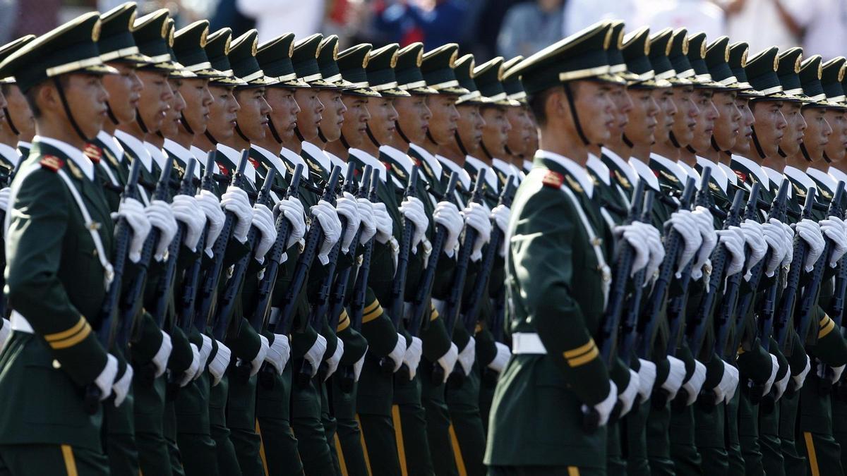 MIlitares chinos en un desfile en 2009. EFE Oliver Weiken