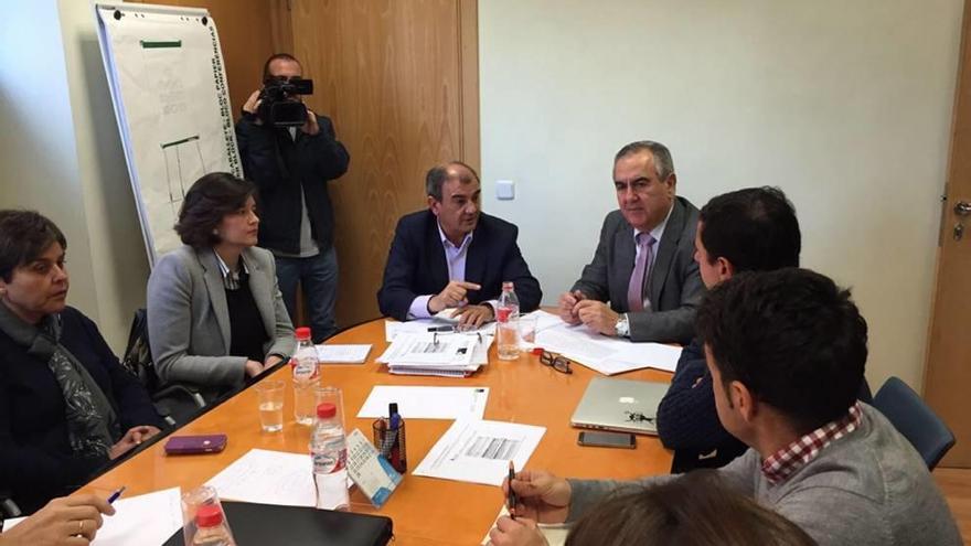 González Tovar y Pedreño, durante la reunión de ayer.