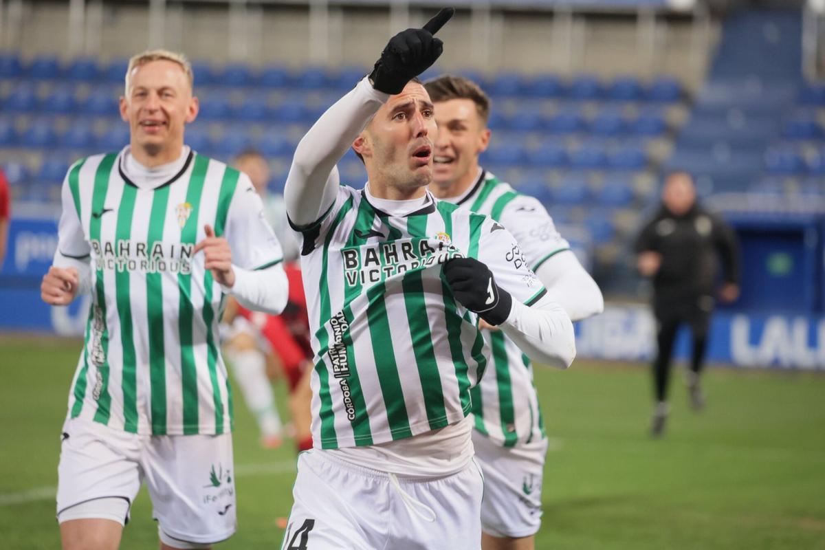 Sergi Guardiola celebra su primer gol con el Córdoba CF este curso, ante el Mirandés en Mendizorroza