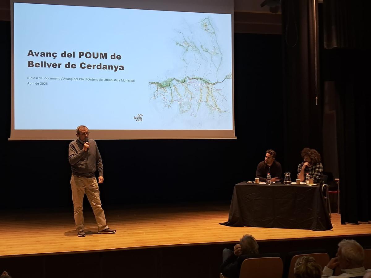 La presentació del nou planejament al Centre Cívic de Bellver