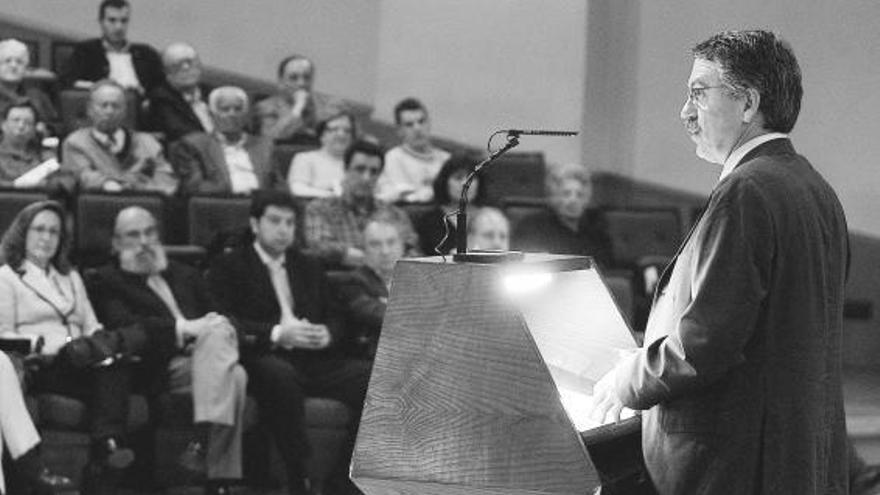 Isidoro Nicieza pronuncia el pregón de La Balesquida en la sala de cámara del Auditorio.