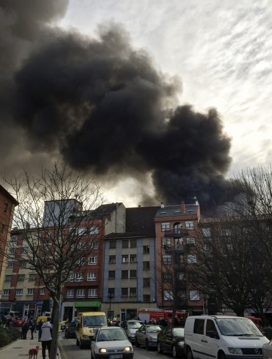 Incendio en un bazar chino de Oviedo.