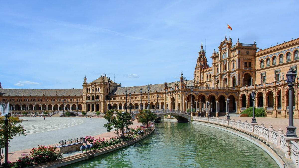 El alcalde de Sevilla, José Luis Sanz, ha propuesto la Plaza de España como un espacio alternativo como gran museo de la ciudad