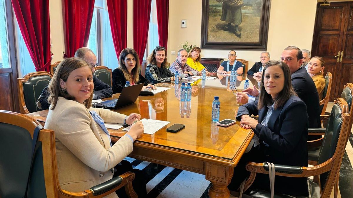 Una imagen de una reunión del Consejo Rector del Patronato Municipal de Turismo, en el ayuntamiento.