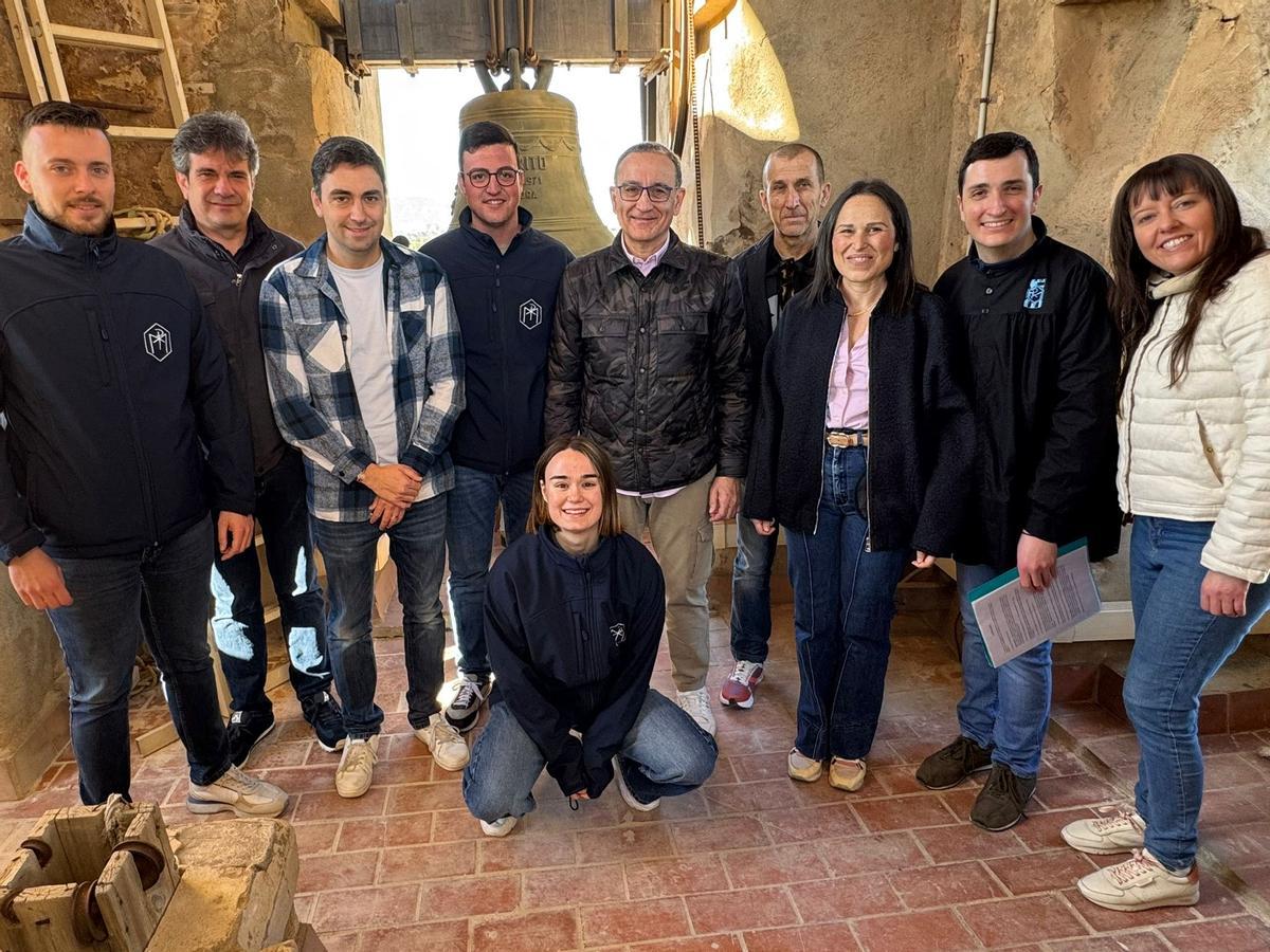 Los vecinos han participado en la tradicional Pujada al Campanar de la iglesia de la Natividad de Nuestra Señora.