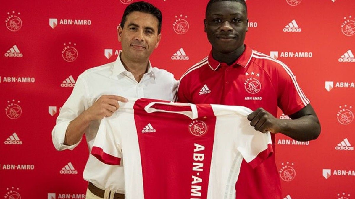 Brian Brobbey, en su presentación con el Ajax