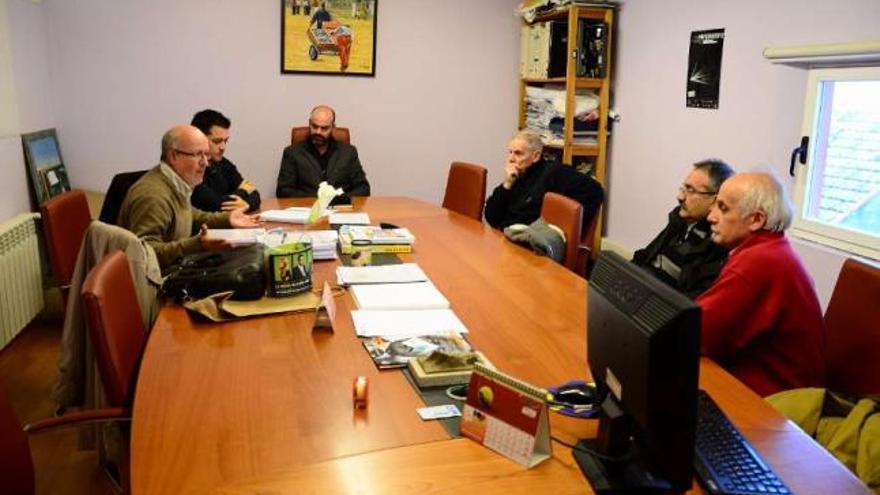 Reunión del equipo redactor con los grupos el pasado mes de febrero. // Gonzalo Núñez