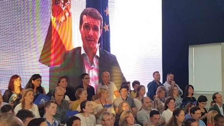 Momento de la intervención en vídeo de Pablo Casado. // FdV