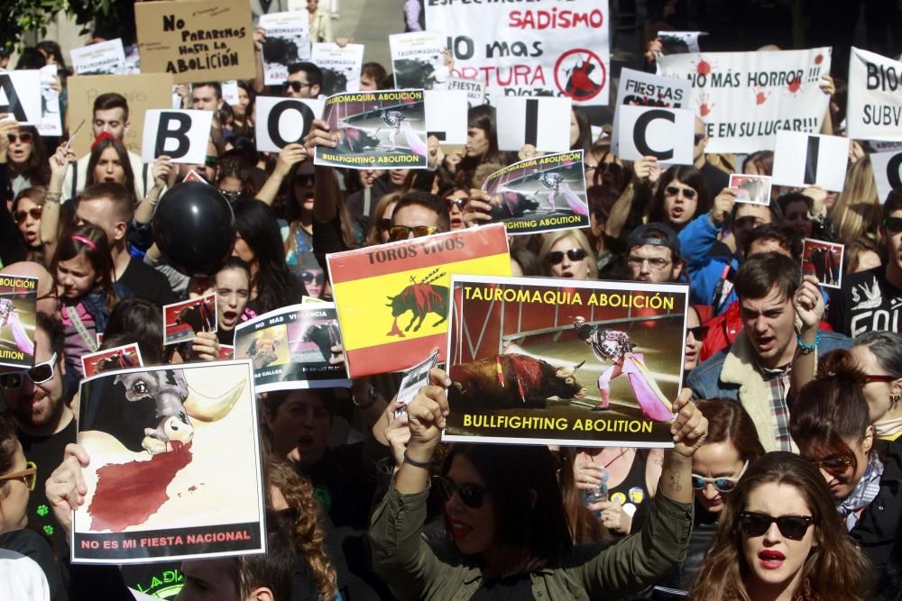 Manifestación y performance antitaurina en Valencia