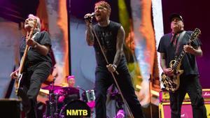 La banda de punk británica Sex Pistols durante un concierto en el Festival Cruilla en agosto de 2025.