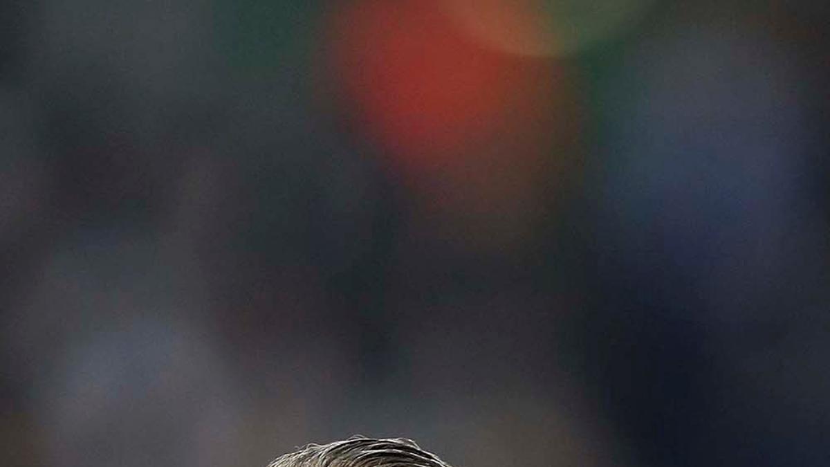 Sergio Ramos mira al cielo