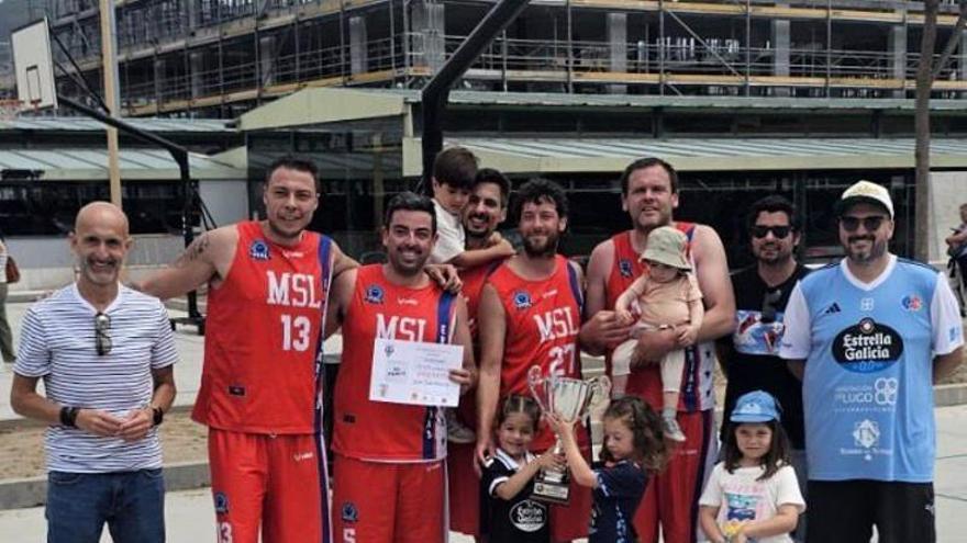 El baloncesto veterano se regala una fiesta en Vilagarcía