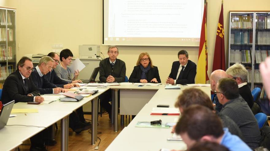 Una vía para convocar oposiciones de maestros que llega tarde para Murcia