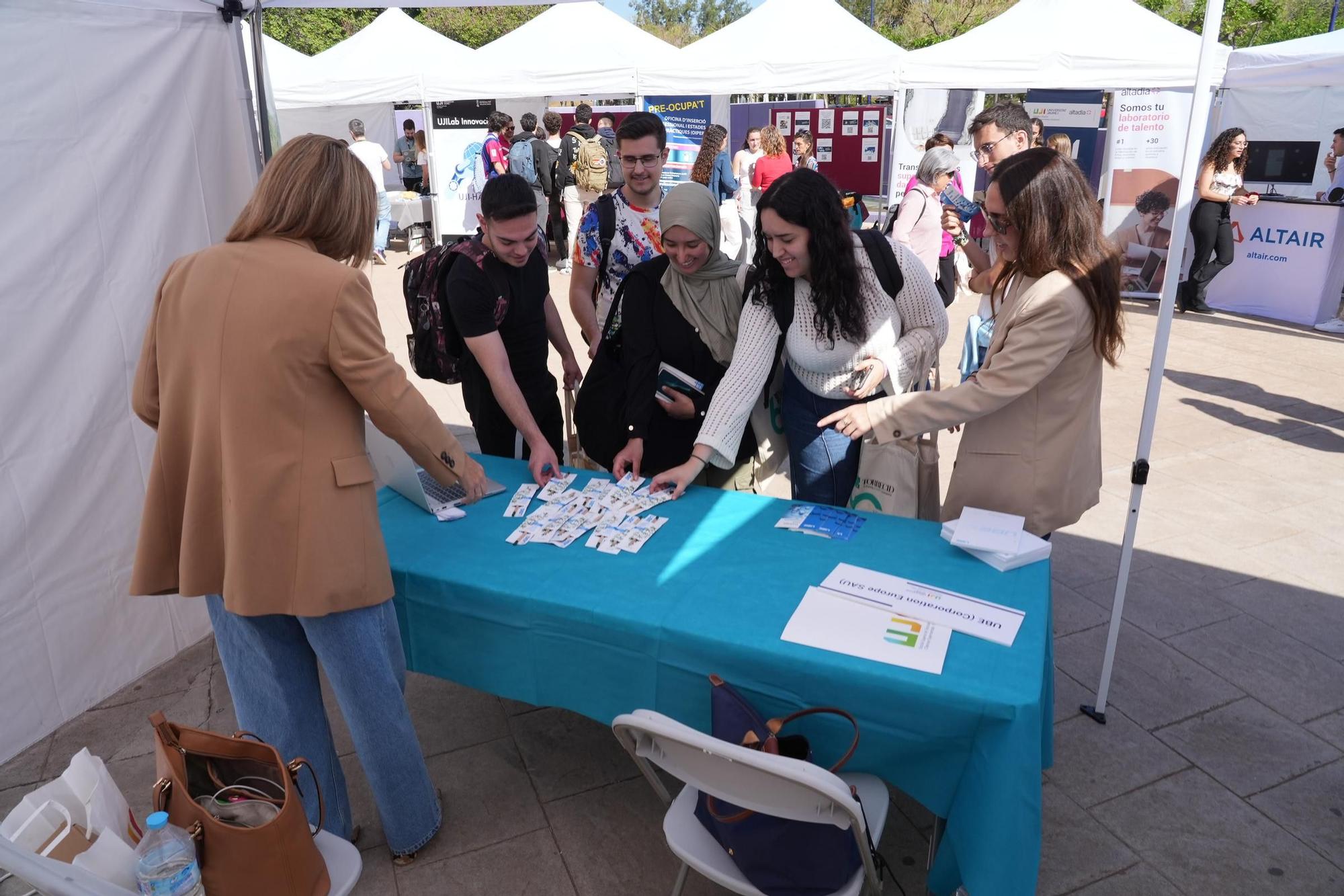 Más de mil universitarios aspiran a un empleo en la industria 5.0 de Castellón. Así ha sido la Feria de Empresas de la UJI.