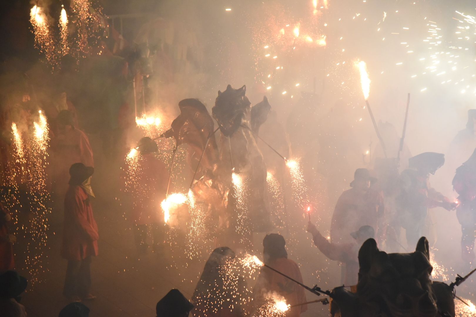 Esclat de gent a la Mostra del Correfoc