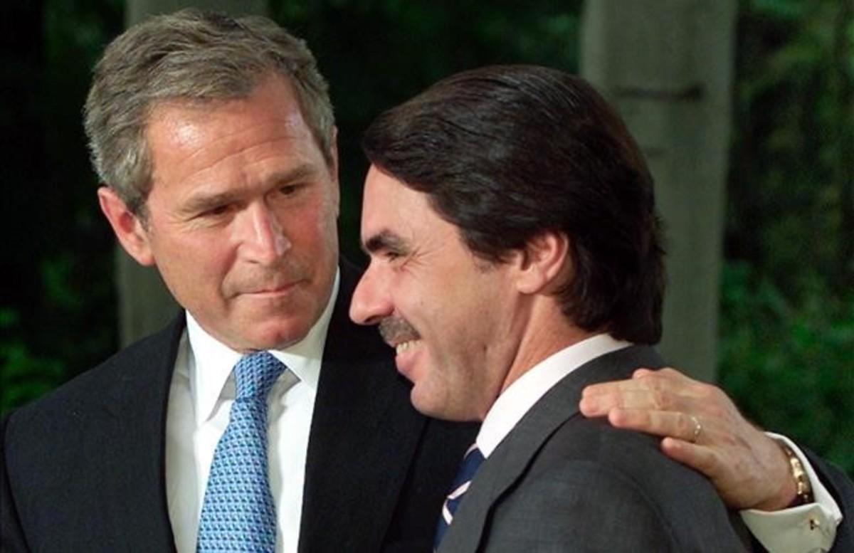 George Bush y José María Aznar, tras la rueda de prensa que ofrecieron en la Moncloa en junio del 2001.