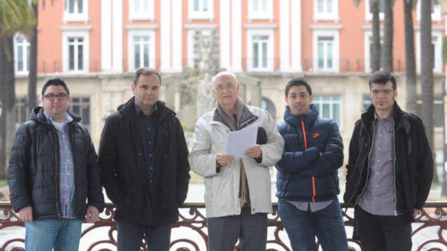 De izquierda a derecha, Simón García, Florian Vlashi, Julio Andrade, Pedro Martínez y Andrés Valero-Castells, en el Palco de la Música.