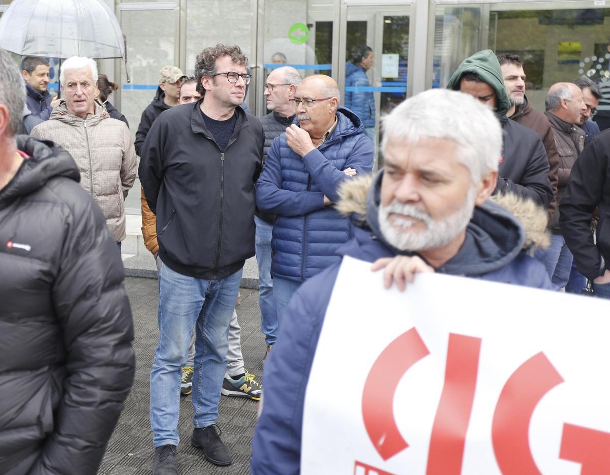 Extrabajadores de Alu Ibérica exigen soluciones a su futuro