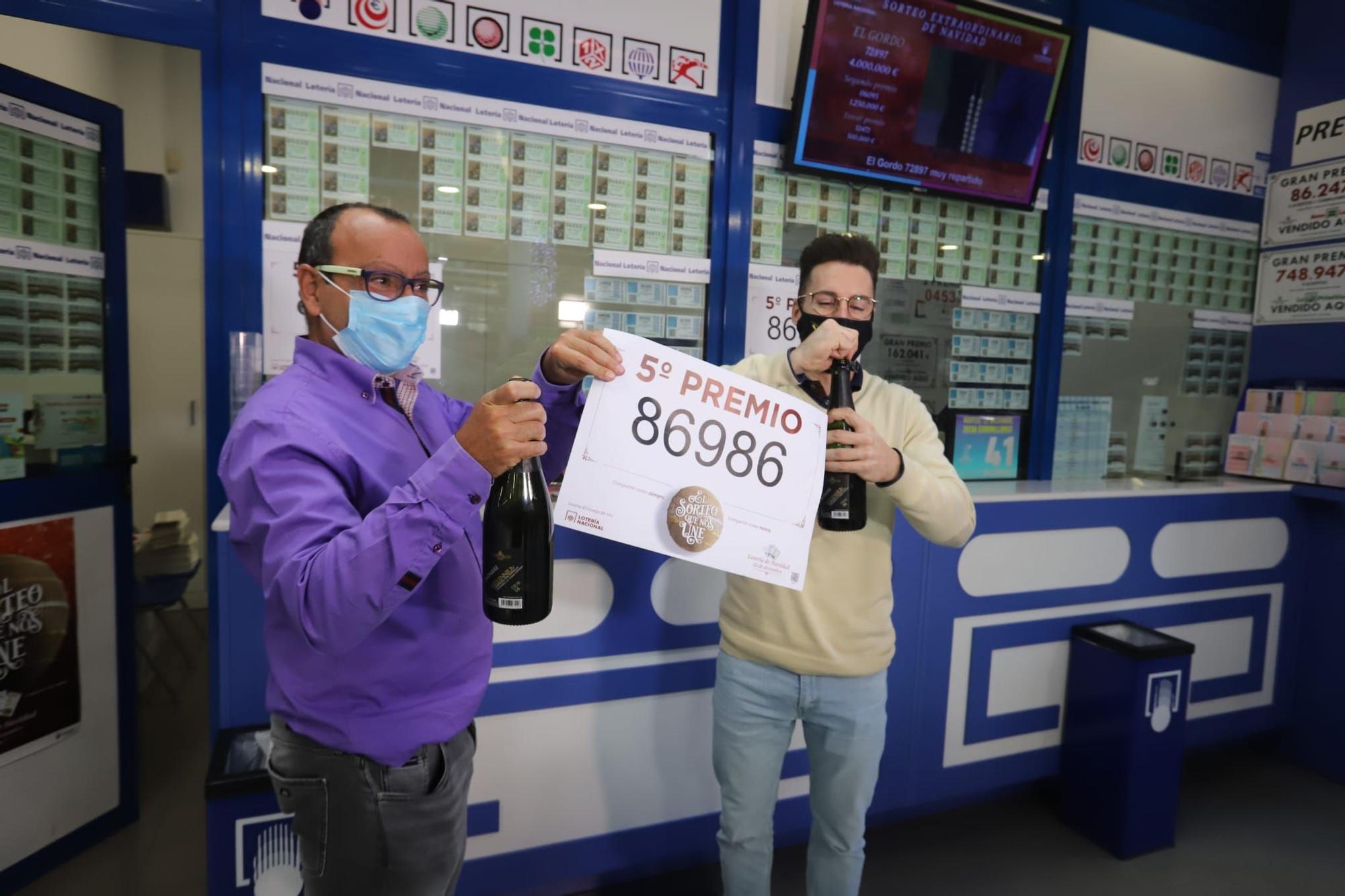Una administración de Torrevieja vende parte de un tercer y un quito premio de la Lotería de Navidad