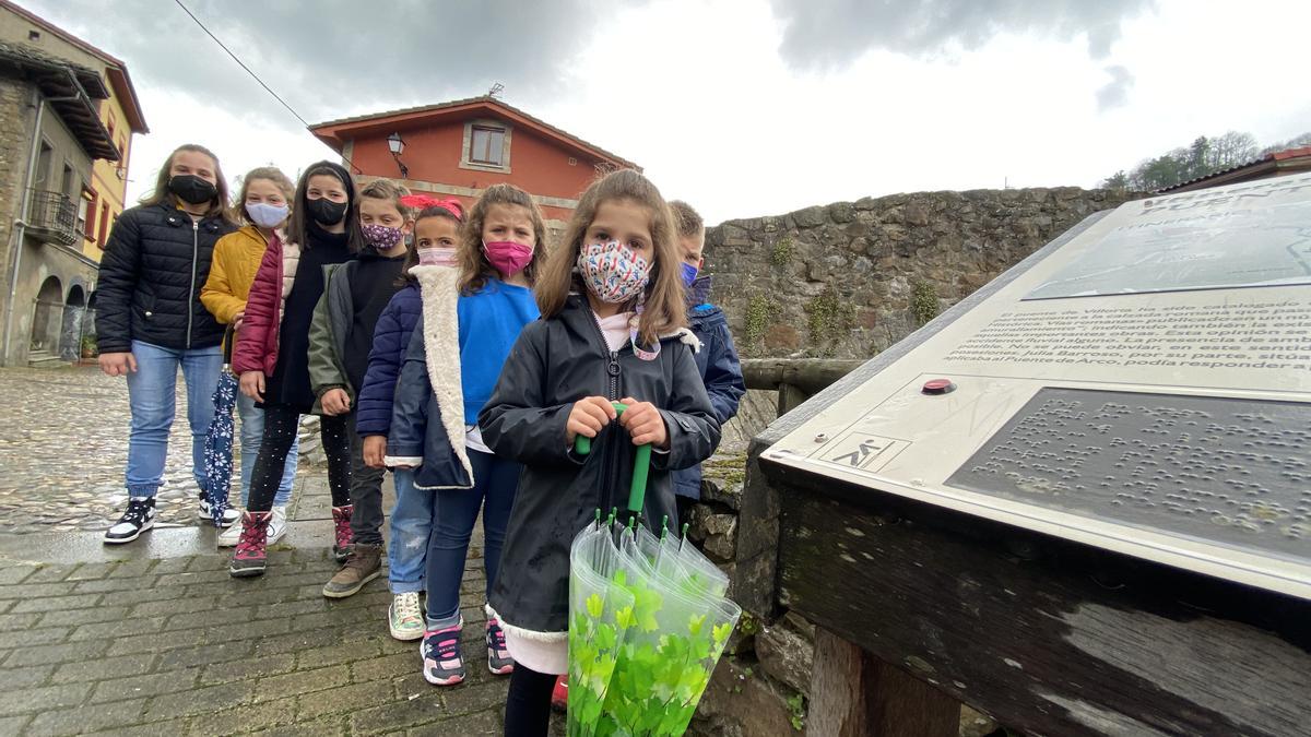 Niños de Villoria, en el "puente romano"