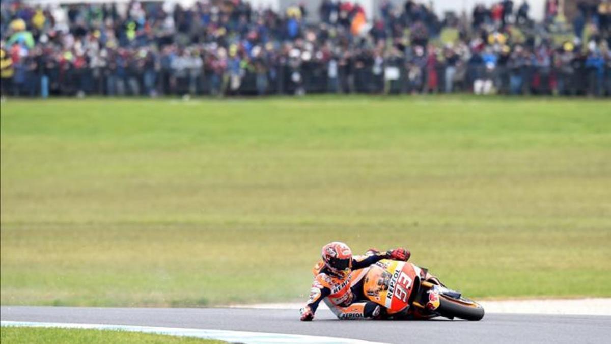 Márquez se ha ido al suelo en la décima vuelta del GP de Australia