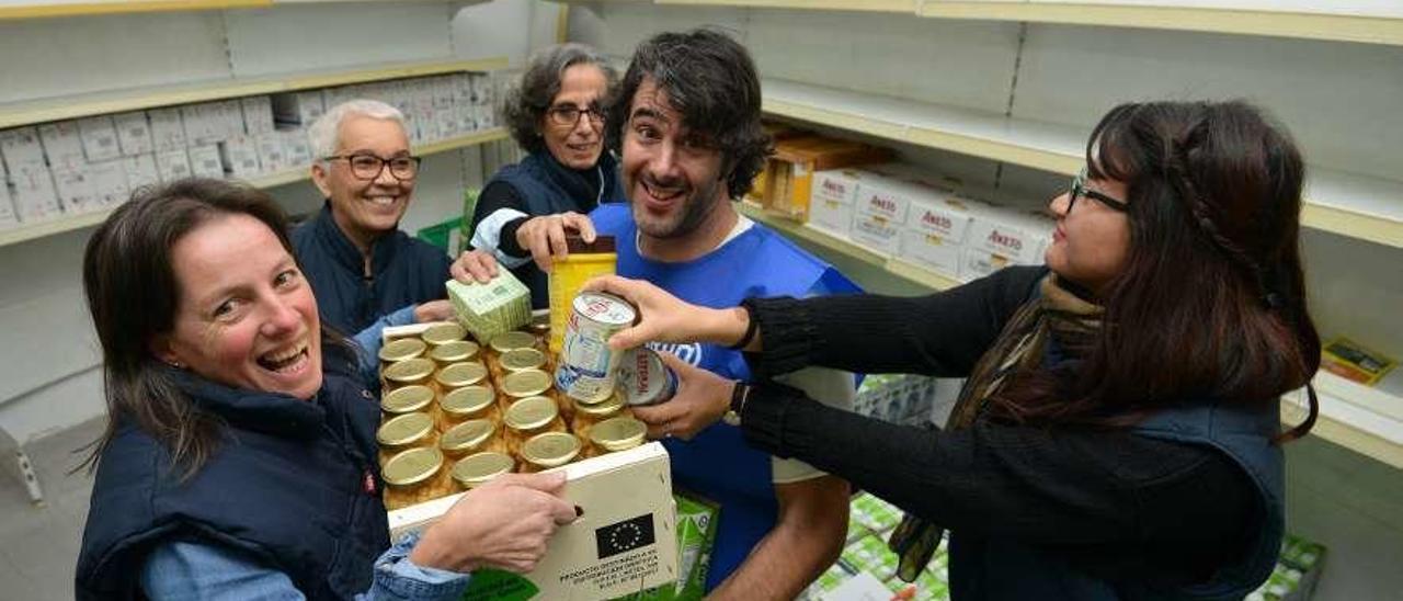 David Amor, ayer, en el Banco de Alimentos de Pontevedra. // G. Santos