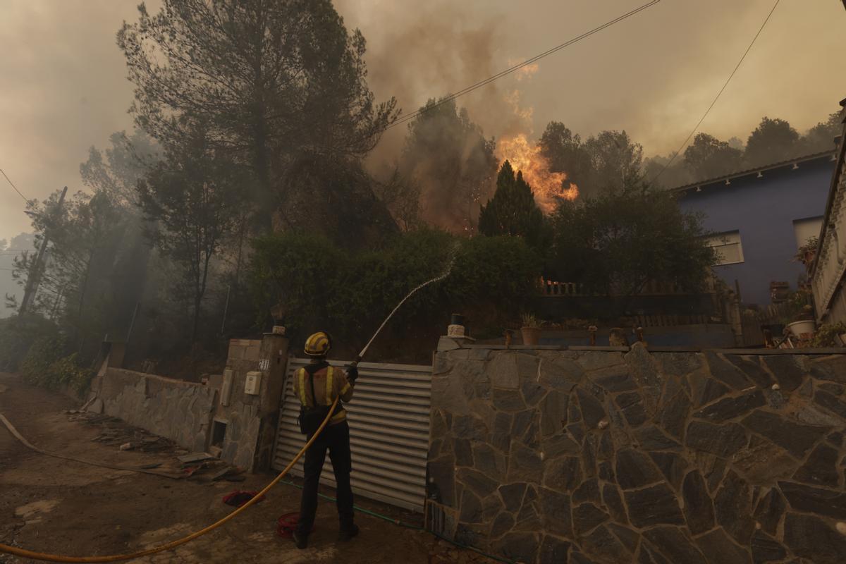 El incendio en El Pont de Vilomara, en imágenes