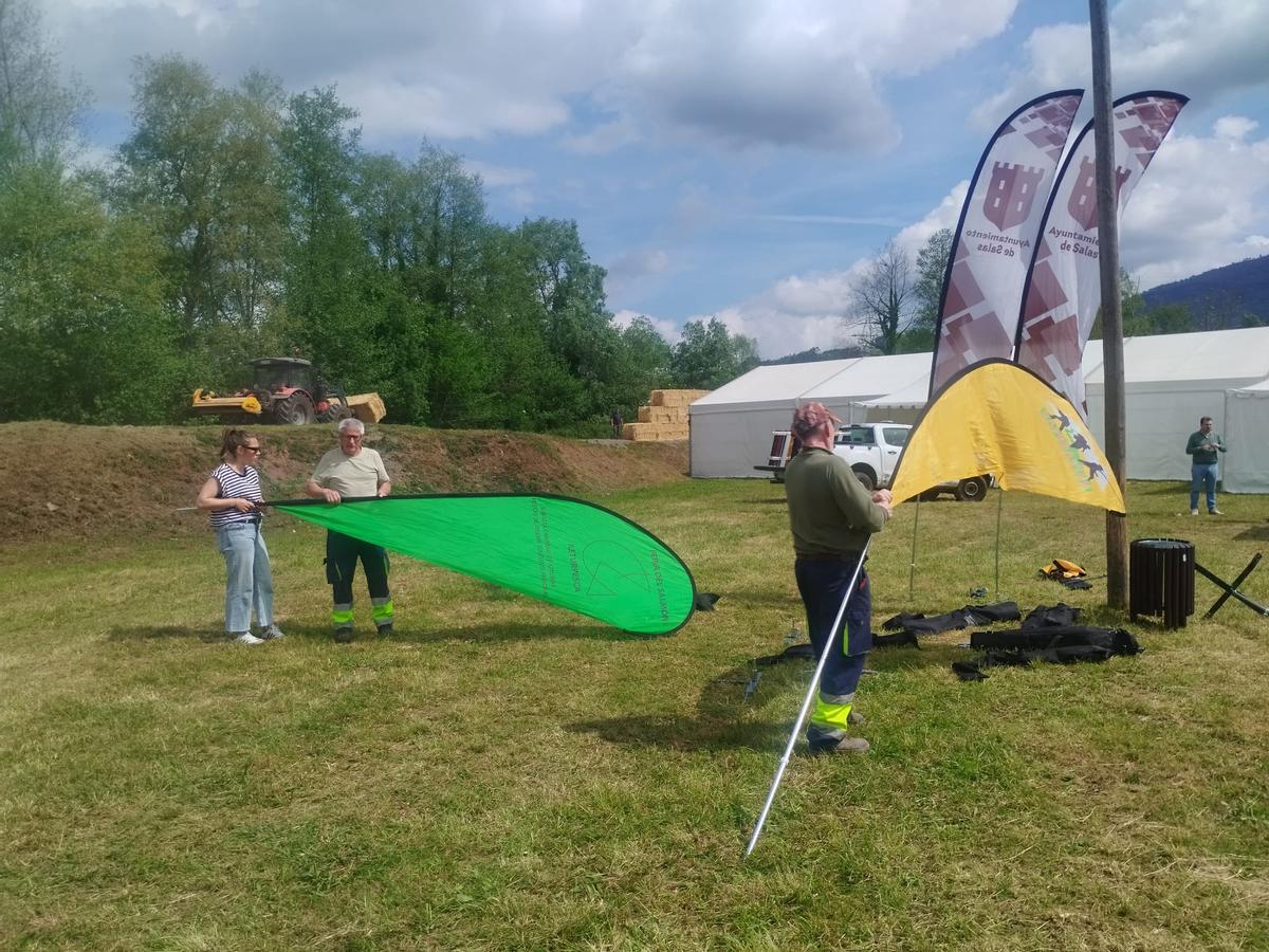 Cornellana, en Salas, se prepara para la Feria del Salmón y la subasta del campanu de Asturias