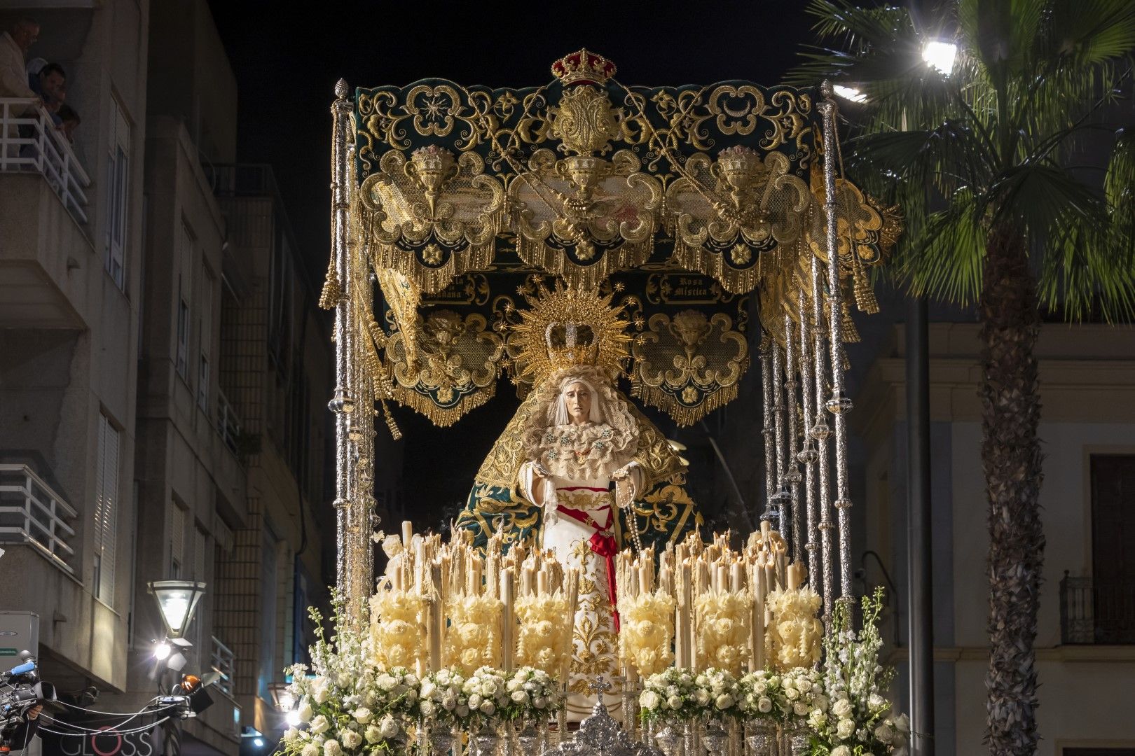 La procesión del Santo Entierro de Cristo del Viernes Santo en Torrevieja, en imágenes