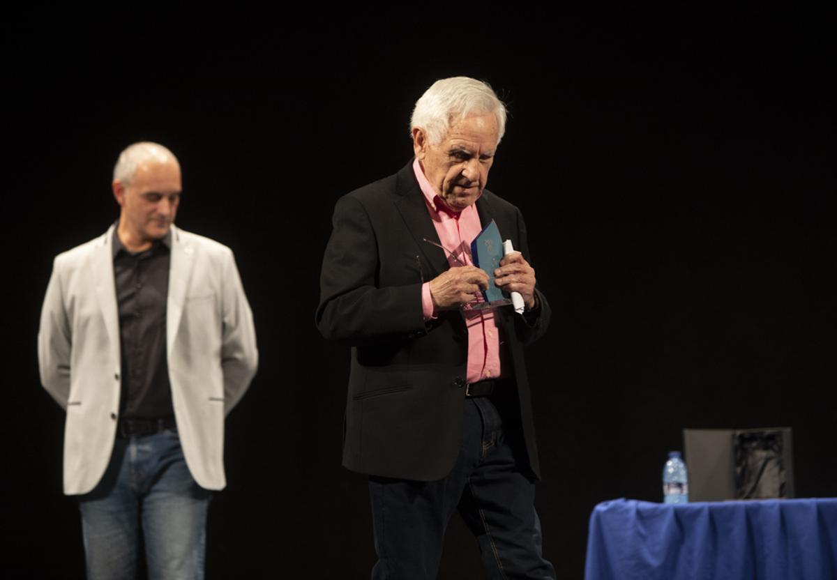 La Asociación de Patrimonio Industrial de Puerto de Sagunto inaugura la exposición de Ramón Rodríguez  "Miradas de ayer. Pinceladas de la memoria"