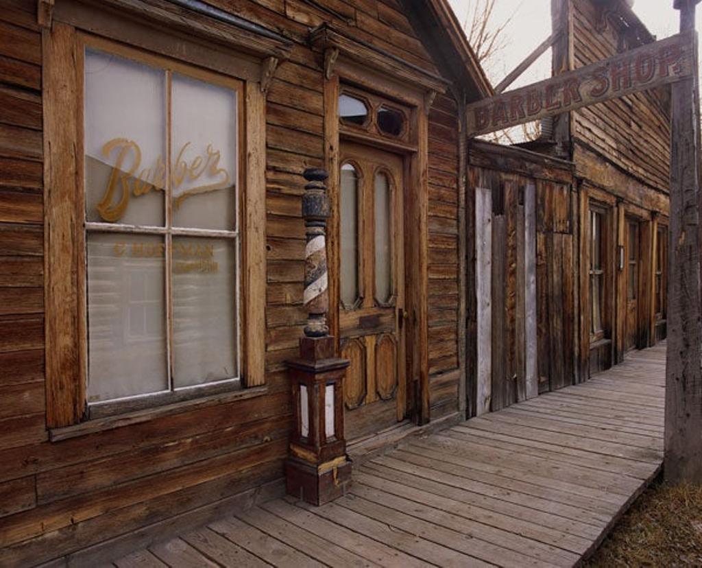 Vieja barbería en Nevada City, Montana, Estados Unidos.