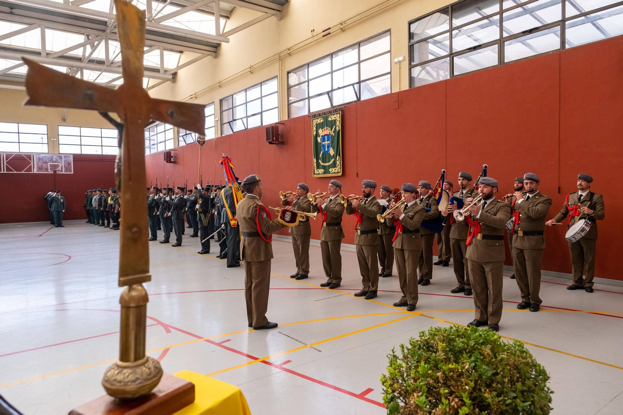 EN IMÁGENES: Así fueron los actos en Oviedo del 179 aniversario de la Guardia Civil