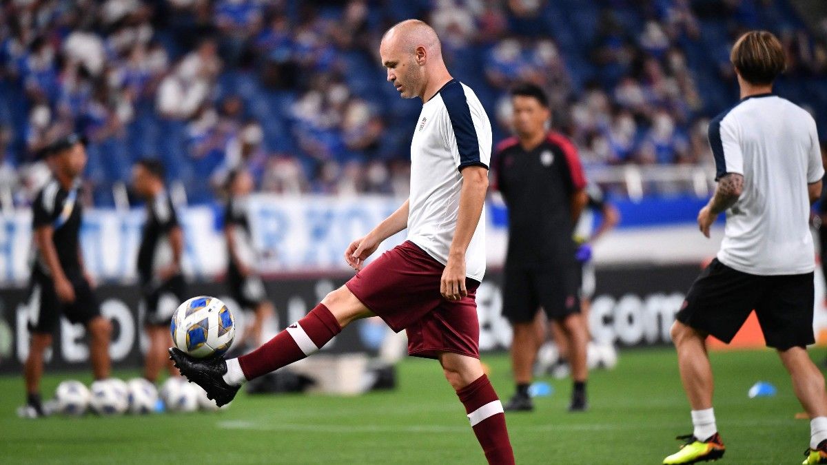 Iniesta durante el calentamiento previo al encuentro de la Champions League asiática frente al Yokohama F Marinos