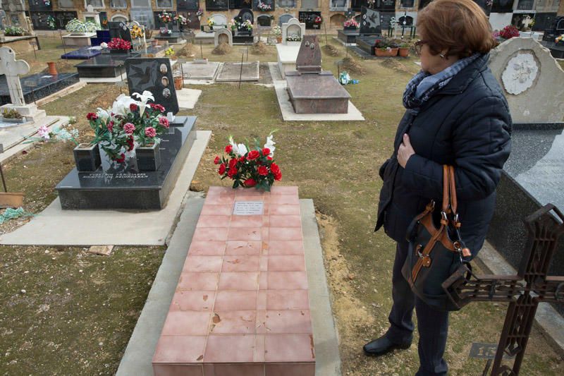 Exhumaciones de la fosa 22 del cementerio de Paterna