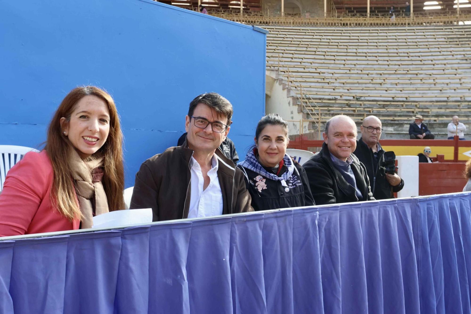 El Porrate de San Antón de Alicante culmina con la bendición de animales y llena de vida la Plaza de Toros