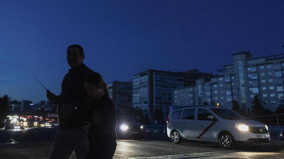 El apagón cumple su primer mes entre hipótesis descartadas a falta de conocer sus causas