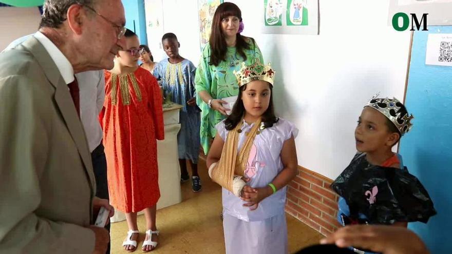 El alcalde visita el colegio público Jábega