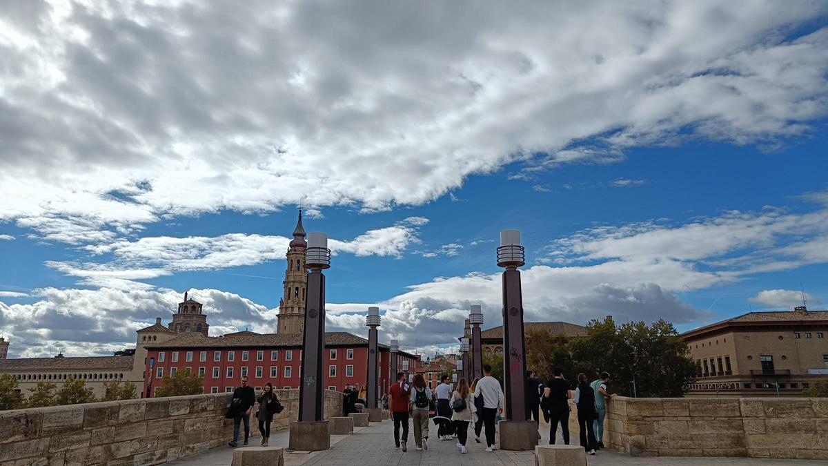 Nubes desde el puente de Piedra