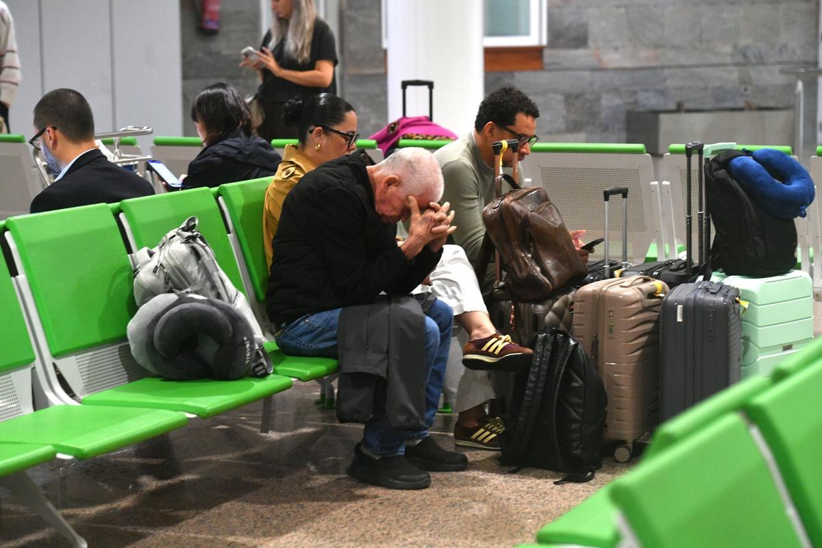 Afectados por las cancelaciones en el Aeropuerto de Alvedro