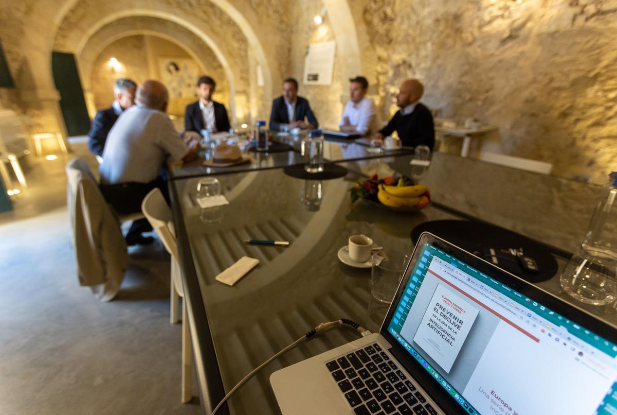 Encuentro del presidente de la comisión de asuntos jurídicos del Parlamento europeo con expertos e investigadores de Alicante en Inteligencia Artificial
