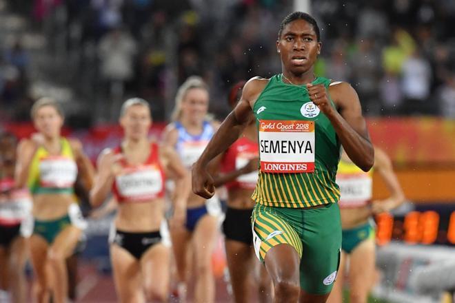 Foto de archivo tomada el 10 de abril de 2018, Caster Semenya de Sudáfrica compite en la final atlética femenina de 1500 m durante los Juegos de la Costa Dorada de 2018 en el Estadio Carrara en la Costa de Oro.