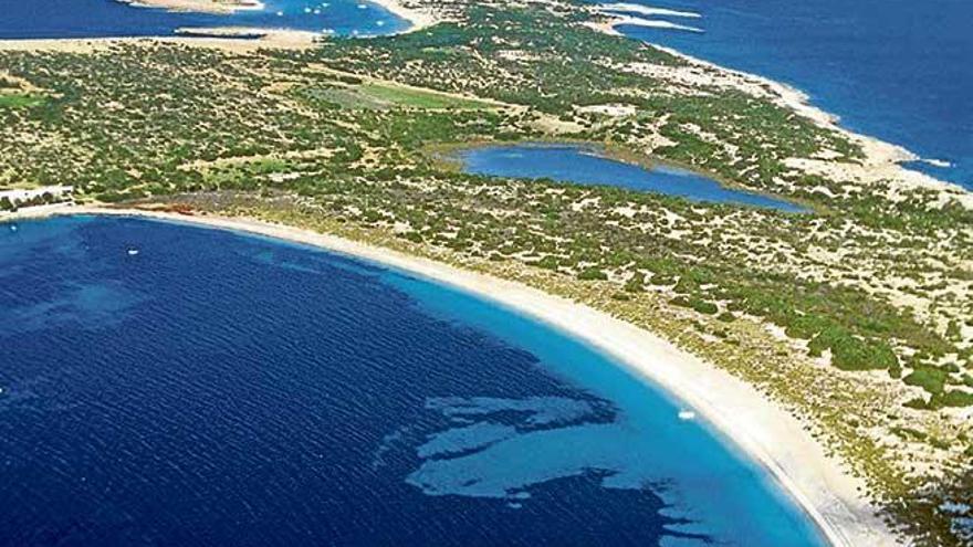 Vista aérea del islote de s´Espalmador, situado en la costa de Formentera.