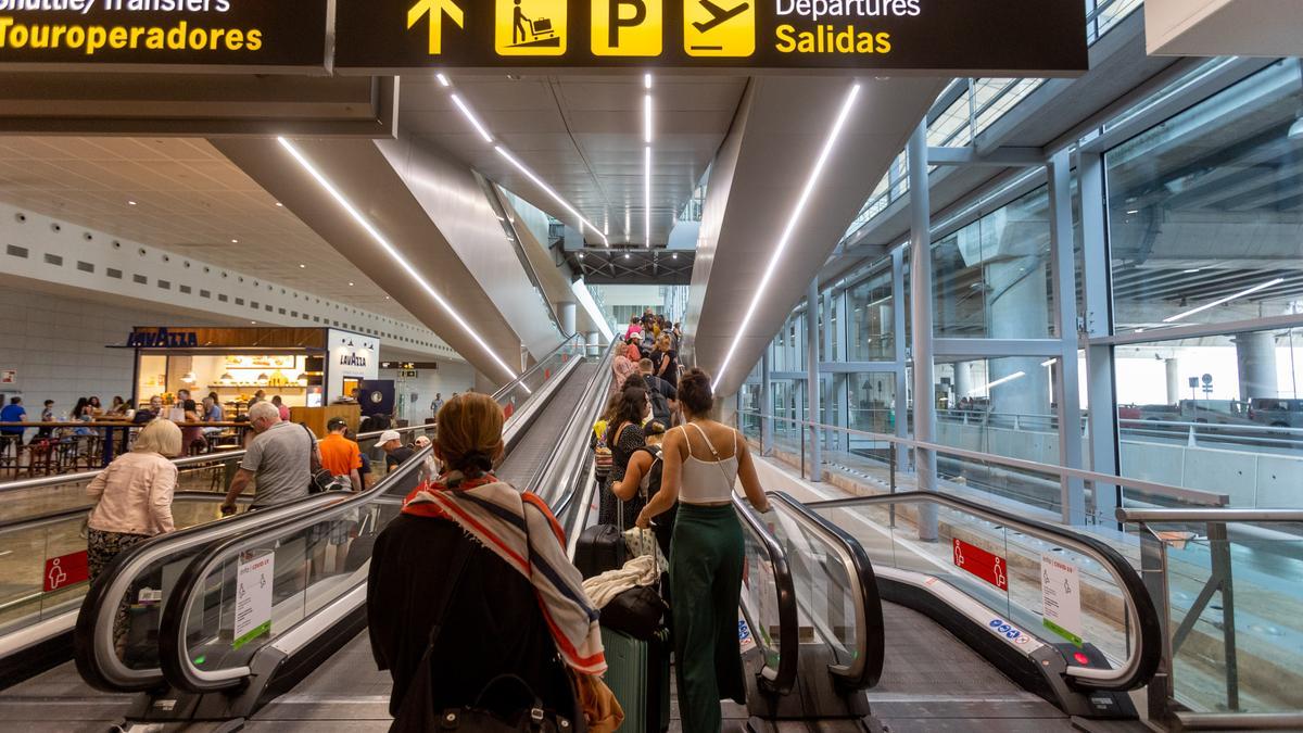 El aeropuerto de El Altet, principal vía de entrada de turistas a la provincia de Alicante.